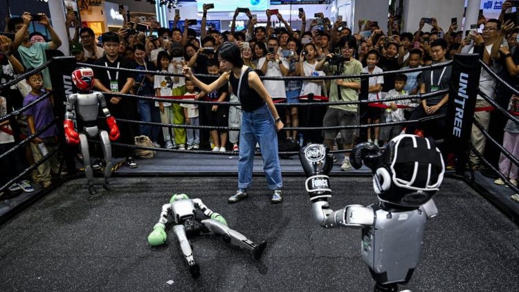 Robot Canggih Tampilkan Kemampuan di WAIC 2025