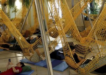 Warga Tidur di Tempat Perlindungan Iklim Madrid saat Cuaca Panas