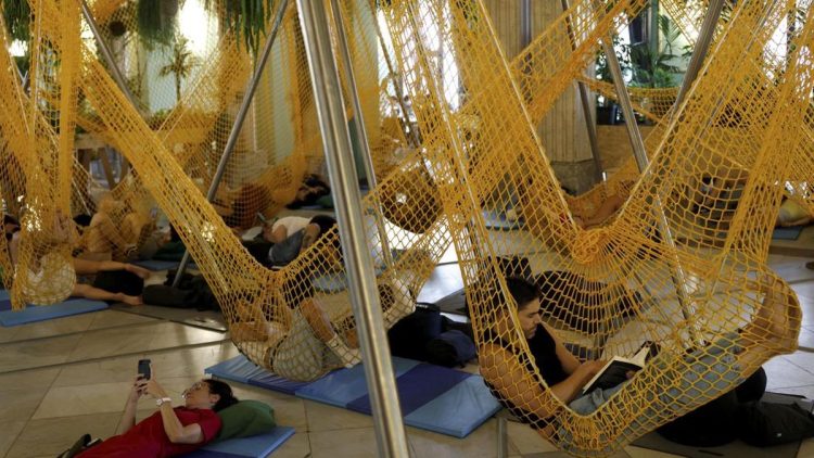 Warga Tidur di Tempat Perlindungan Iklim Madrid saat Cuaca Panas