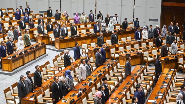 Perbandingan Gaji Anggota DPR RI dan Negara Lain