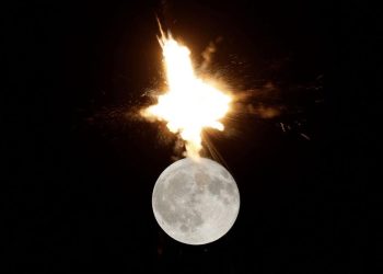 Fenomena Alam Bulan Sturgeon di Langit Eropa