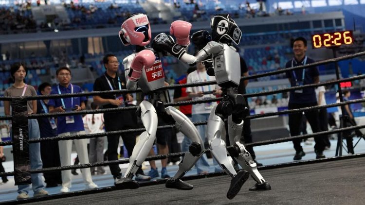 Aksi Menarik Robot di Olimpiade Humanoid Pertama di China