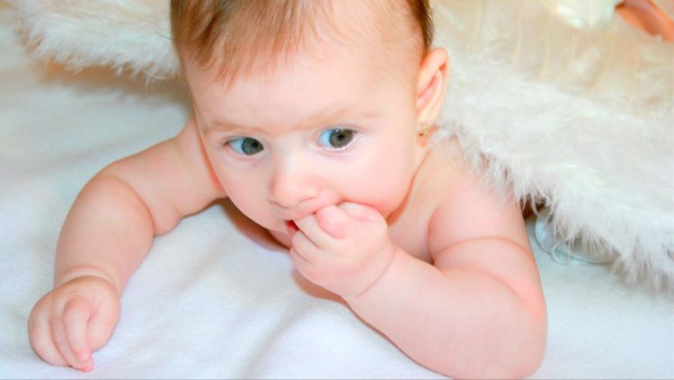 Mengapa Bayi Mengucek Mata Saat Mengantuk Penjelasan dari Ahli