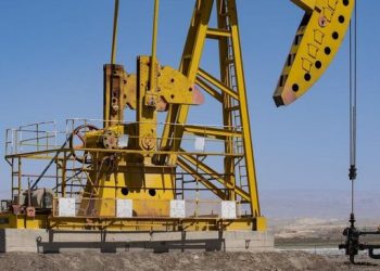 Pasar Kelebihan Pasokan Menyebabkan Harga Minyak Dunia Turun Drastis