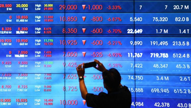 IHSG Turun Drastis 2,94 Persen Menjadi 7.959 Siang Ini