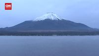 Hujan Salju di Gunung Fuji Terlambat 21 Hari