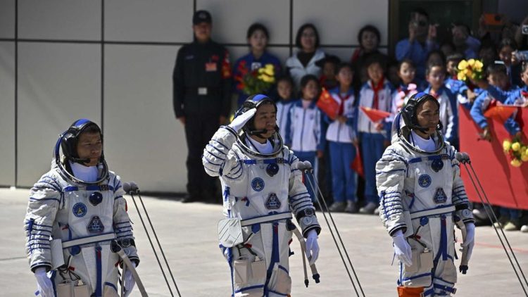 Kepulangan Tertunda, 3 Astronaut China Akhirnya Kembali ke Bumi