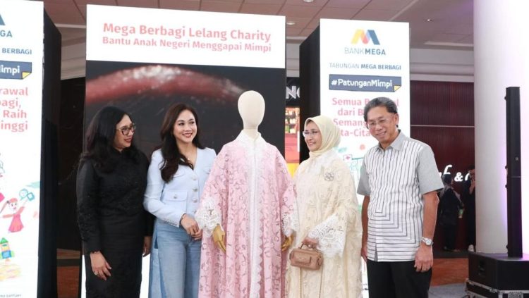 Fashion Show oleh 3 Desainer Ternama di Bank Mega dan METRO