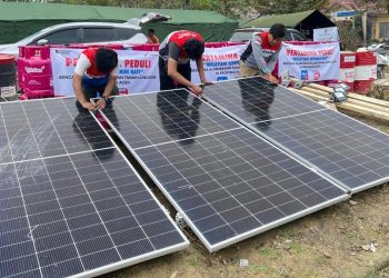 Tenda Pengungsi di Aceh Tamiang Terang Berkat PLTS dari Pertamina