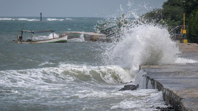 Waspada Gelombang Tinggi di Sejumlah Perairan Jelang Libur Natal