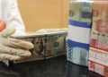 Rupiah Jatuh ke Rp16.877 per Dolar AS Sore Ini
