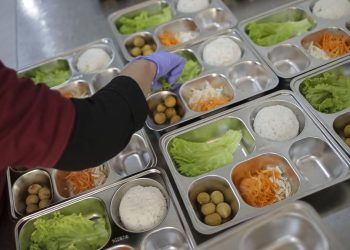 Staf TU dan Guru di Sekolah Berhak Menerima MBG