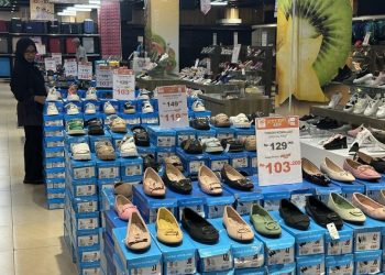 Penawaran Diskon Besar Sambut Full Day Sale Sandal dan Sepatu Hingga 70%