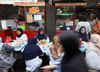 7 Dampak Negatif Makan Terlalu Cepat Termasuk Menaikkan Berat Badan